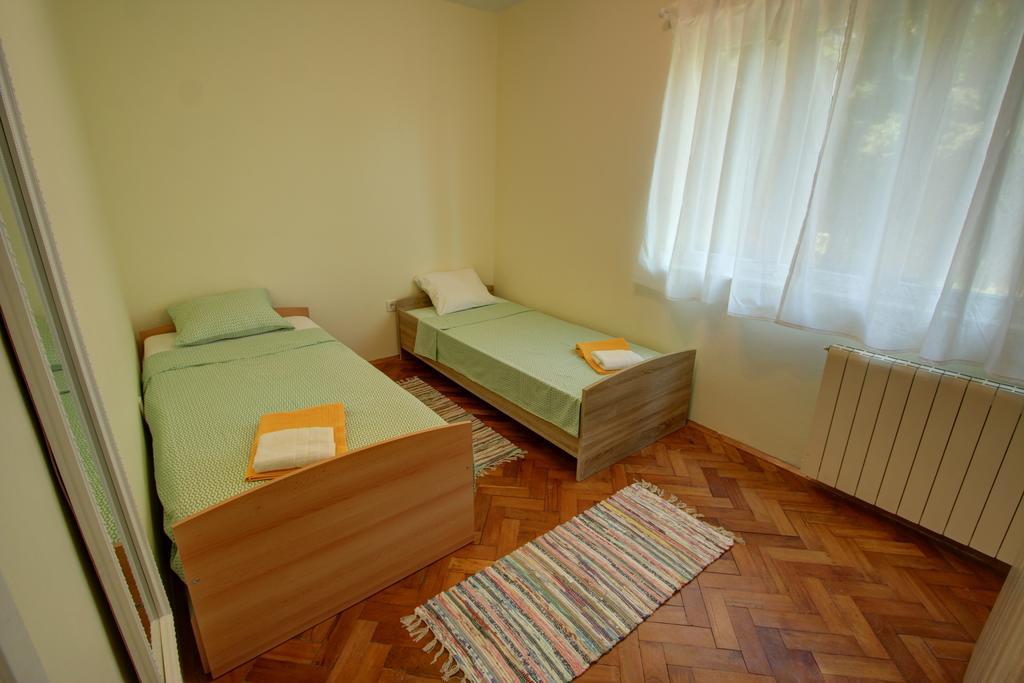Lena Apartmán